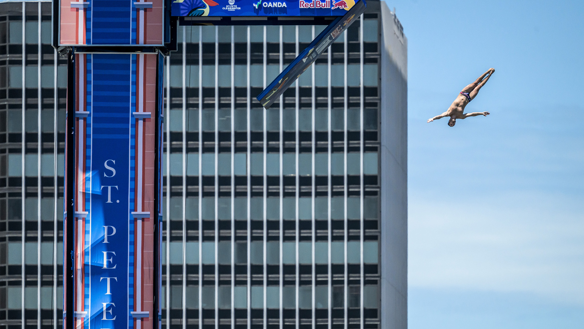st-pete-red-bull-cliff-diving
